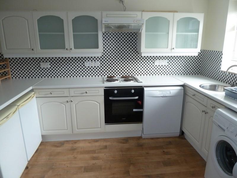 34 Berkeley Close kitchen.jpg