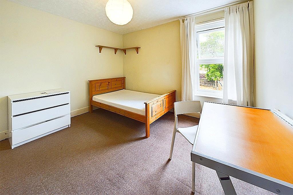 CAM01635 G0-PR0244-STILL007 alt.jpg