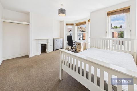 4 bedroom semi-detached house to rent, Newcombe Road, Southampton, Hampshire