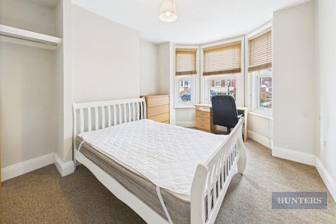 4 bedroom semi-detached house to rent, Newcombe Road, Southampton, Hampshire
