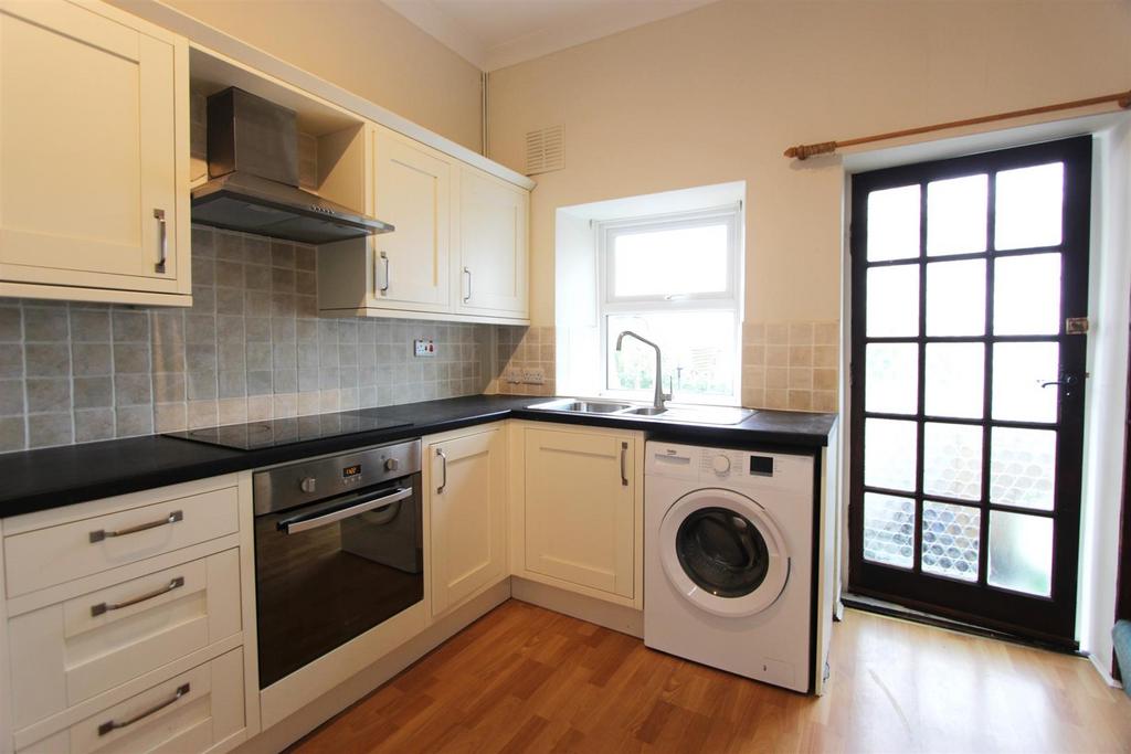 3. Kitchen (2).JPG