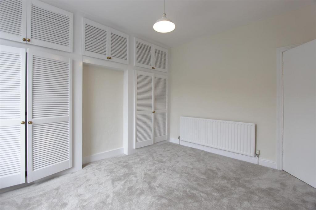 4. bedroom 1 (1).JPG