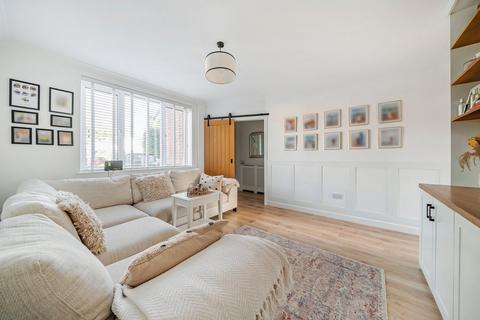 23 Lambourne Crescent, Woking, GU21 5RG