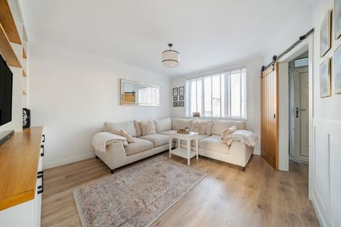 23 Lambourne Crescent, Woking, GU21 5RG
