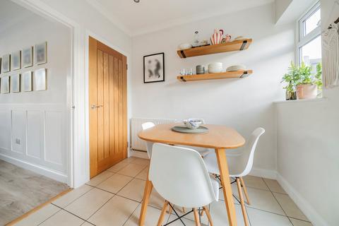 23 Lambourne Crescent, Woking, GU21 5RG