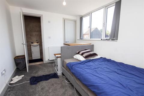 undefined, Raddlebarn Road, Selly Oak B29
