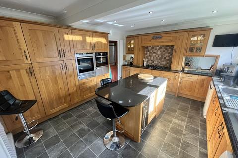 4 bedroom detached house for sale, Hatherleigh Road, Abergavenny, NP7