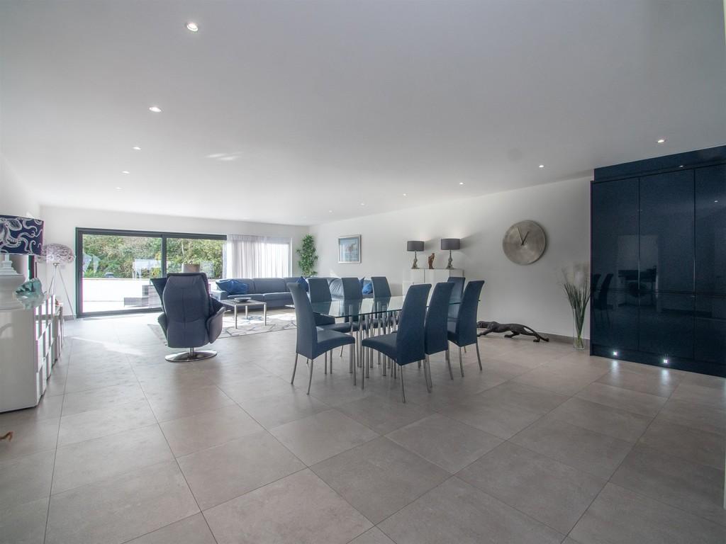 Open Plan Living Room, Dining Room and Kitchen