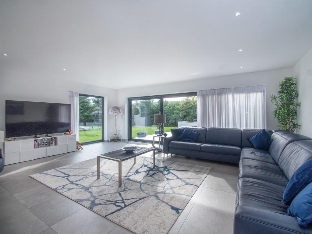 Open Plan Living Room, Dining Room and Kitchen