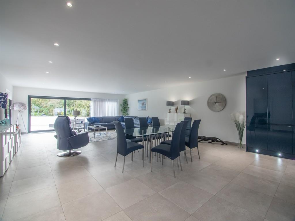 Open Plan Living Room, Dining Room and Kitchen