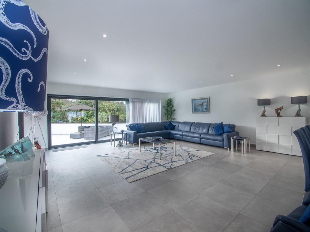 Open Plan Living Room, Dining Room and Kitchen