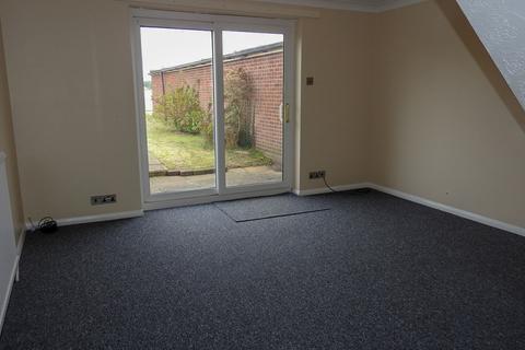 2 bedroom end of terrace house to rent, Carr Avenue, Leiston