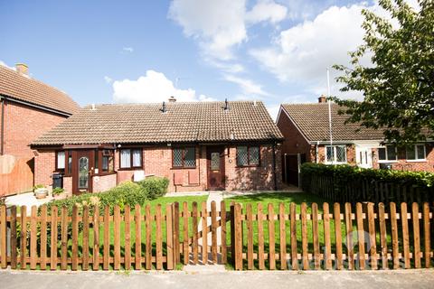 3 bedroom semi-detached bungalow to rent, High House Avenue, Norfolk NR18