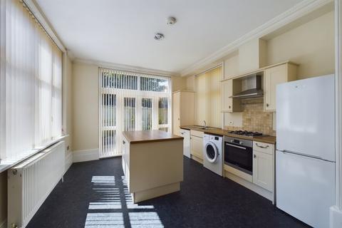 2 bedroom ground floor flat to rent, Radnor Park West, Folkestone