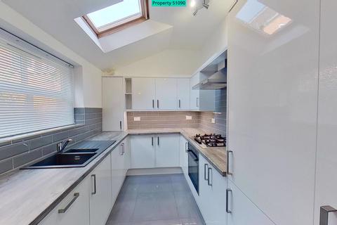 6 bedroom end of terrace house to rent, Teversal Avenue, Nottingham, NG7 1PX