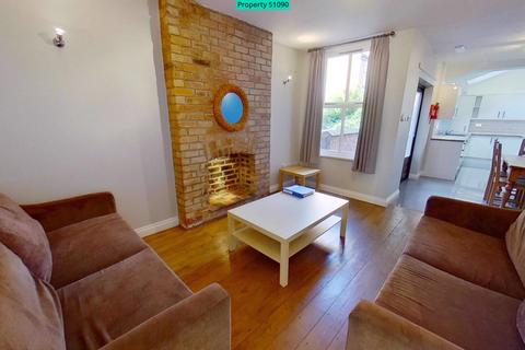 6 bedroom end of terrace house to rent, Teversal Avenue, Nottingham, NG7 1PX