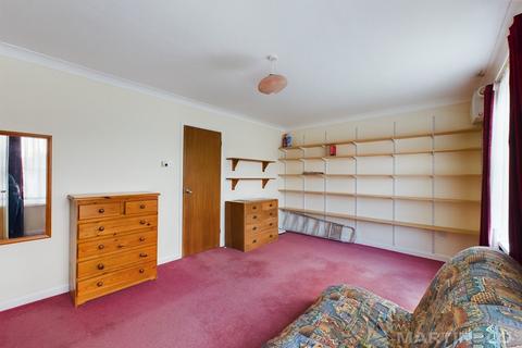 7 Benson Gardens, Truro, TR1 1DR