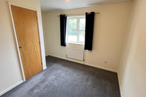 2 bedroom terraced house to rent, Nightingale Drive, Westbury