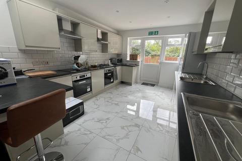 7 bedroom semi-detached house to rent, charter ave, canley,