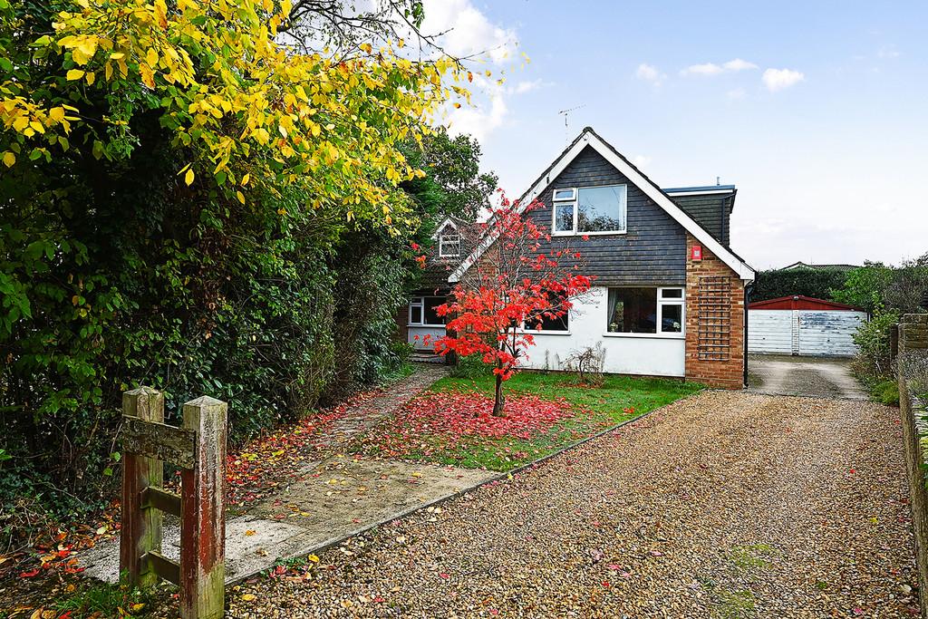 The Oaks, Blackwater GU17 4 bed detached house - £675,000