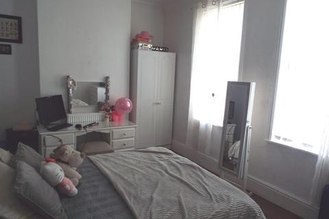 2 bedroom terraced house for sale, De Grey Street, Hull