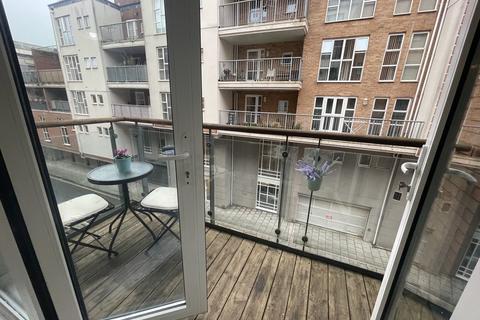 1 bedroom apartment to rent, Lower Canal Walk, Southampton