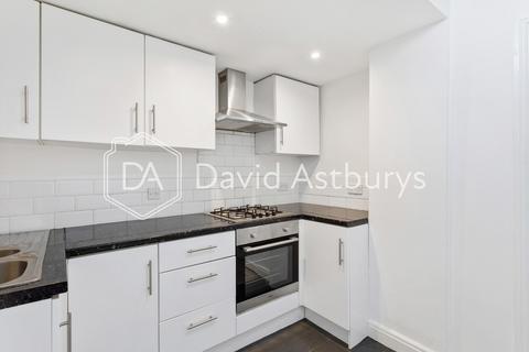 3 bedroom flat to rent, Murray Street, London