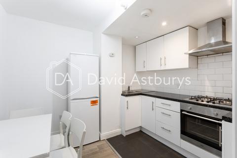 3 bedroom flat to rent, Murray Street, London