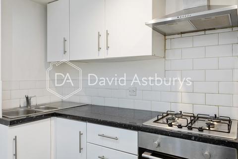 3 bedroom flat to rent, Murray Street, London