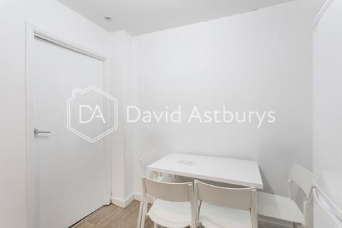 3 bedroom flat to rent, Murray Street, London