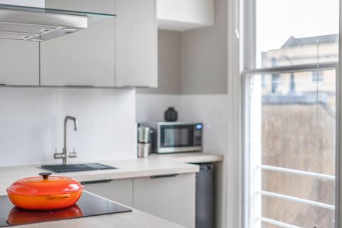 Flat 3, 20 Walcot Parade, Bath, BA1 5NF