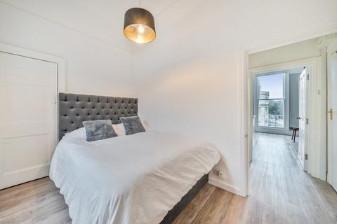 Flat 3, 20 Walcot Parade, Bath, BA1 5NF