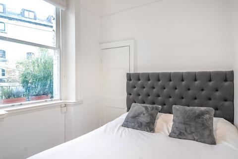 Flat 3, 20 Walcot Parade, Bath, BA1 5NF