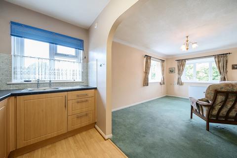 2 bedroom apartment for sale, Chatsworth Place, Mitcham CR4