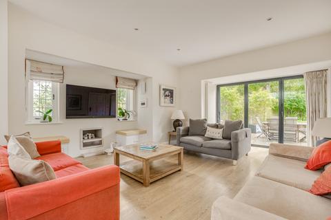 Hertford Avenue, East Sheen, London
