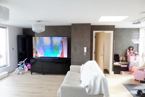 3 bedroom penthouse for sale, London Road, Croydon, Surrey