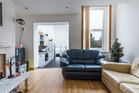 6 bedroom maisonette to rent, Myrtle Grove, Newcastle Upon Tyne NE2