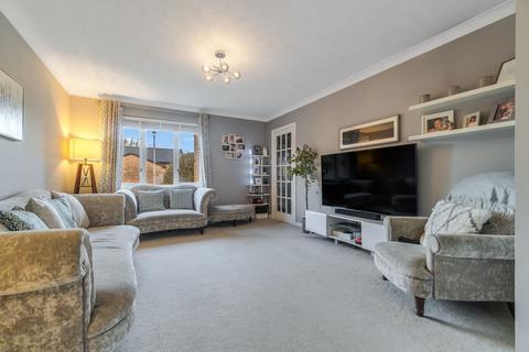 8 Hillcrest, Stewarton, Kilmarnock, KA3 5EE