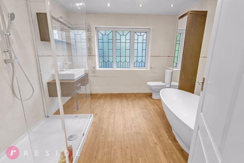 En-Suite Bathroom
