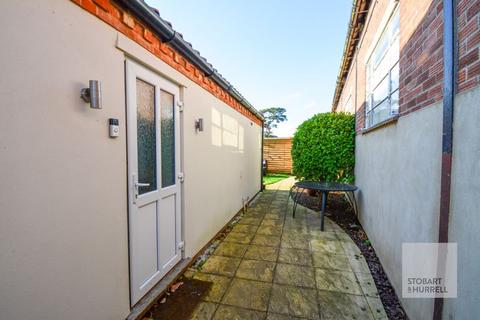 2 bedroom detached bungalow for sale, High Street, Great Yarmouth NR29