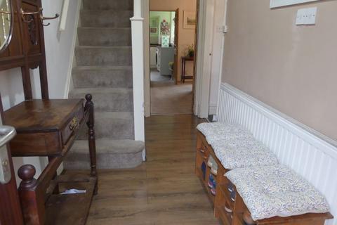 32 Church Road, Shaw, Oldham, OL2 7AU