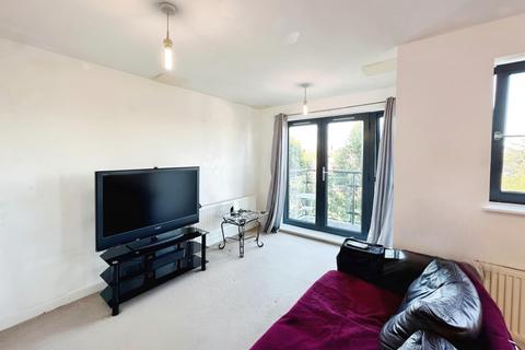 Studio to rent, Romford