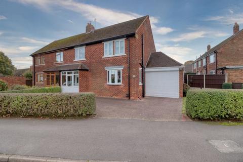 3 bedroom semi-detached house for sale, Stow Road, Scunthorpe