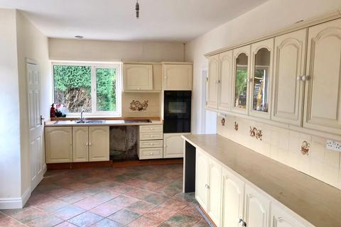 4 bedroom bungalow to rent, Cowcombe Lane, Chalford