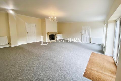 4 bedroom bungalow to rent, Cowcombe Lane, Chalford