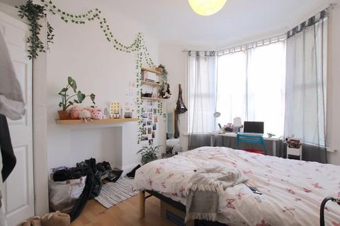 7 bedroom terraced house to rent, Pentyrch Street, Cardiff CF24