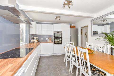 32 Burns Crescent, Tonbridge, TN9 2PS