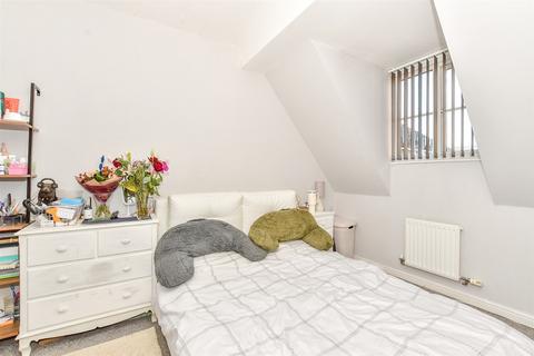 3 bedroom end of terrace house for sale, Aurelius Close, Kingsnorth, Ashford, Kent