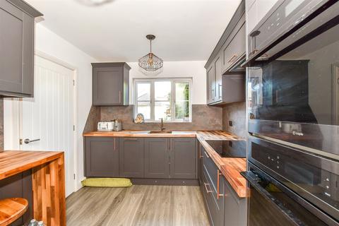 3 bedroom end of terrace house for sale, Aurelius Close, Kingsnorth, Ashford, Kent