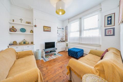 2 bedroom flat to rent, Kingswood Road London SW2